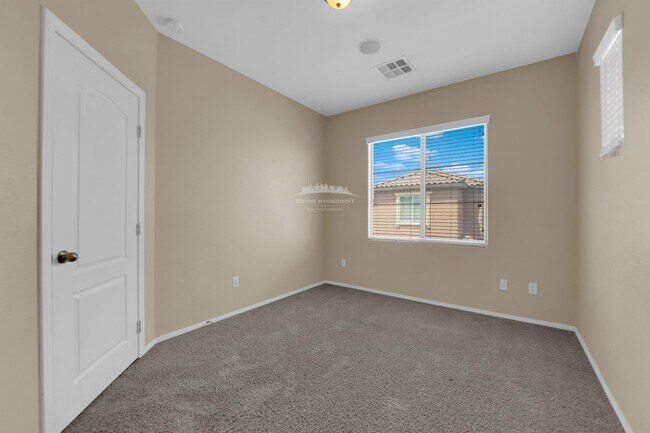 Building Photo - 680 Forest Peak St