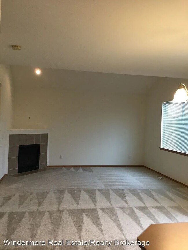 Building Photo - 4Bd/2.5Ba Lake Stevens House