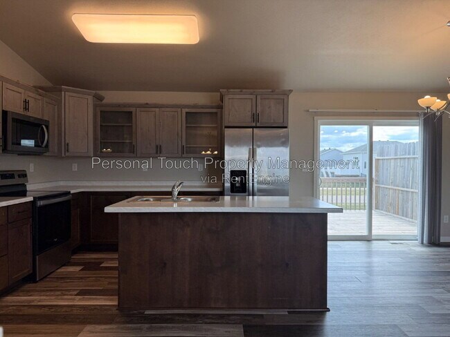 Building Photo - 1067 Barnes Dr W