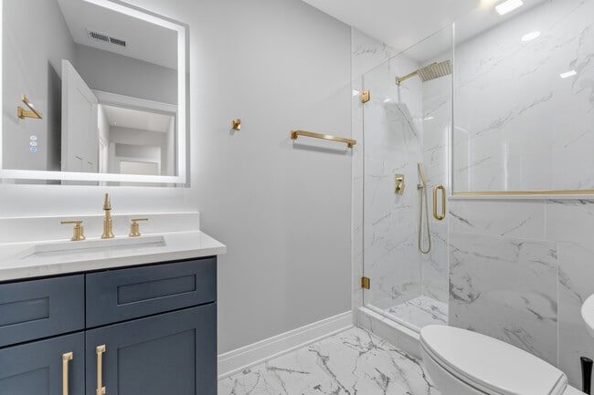 Building Photo - 7428 N Rogers Ave