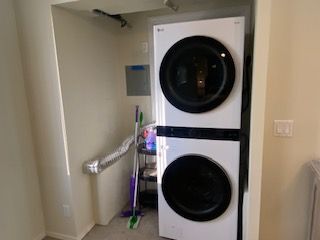 Building Photo - 2426 Suncrest Blvd