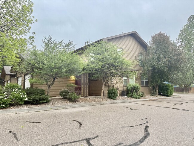 Building Photo - 4527 Starflower Dr
