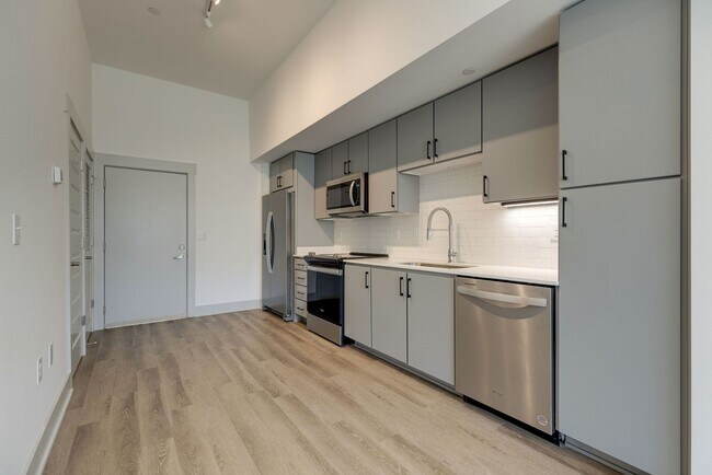 Building Photo - Walk to Geodis - 1 Bed Condo in WEHO!