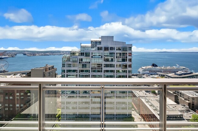 Building Photo - 2033 2nd Ave