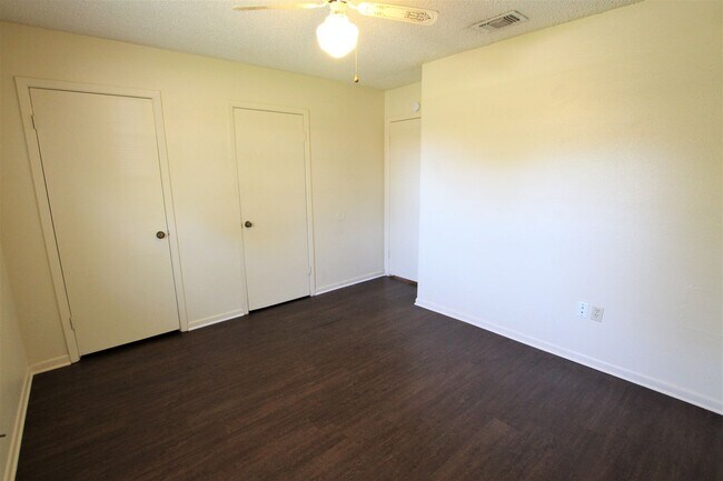 Building Photo - 12455 Cimmarron Dr