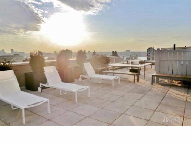 Building Photo - 401 W 25th St