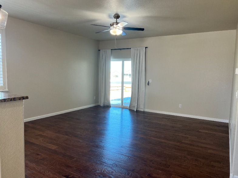 Building Photo - 5601 En Joie Pl