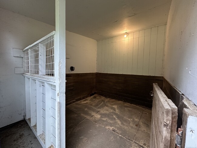 Building Photo - 86 S Rd
