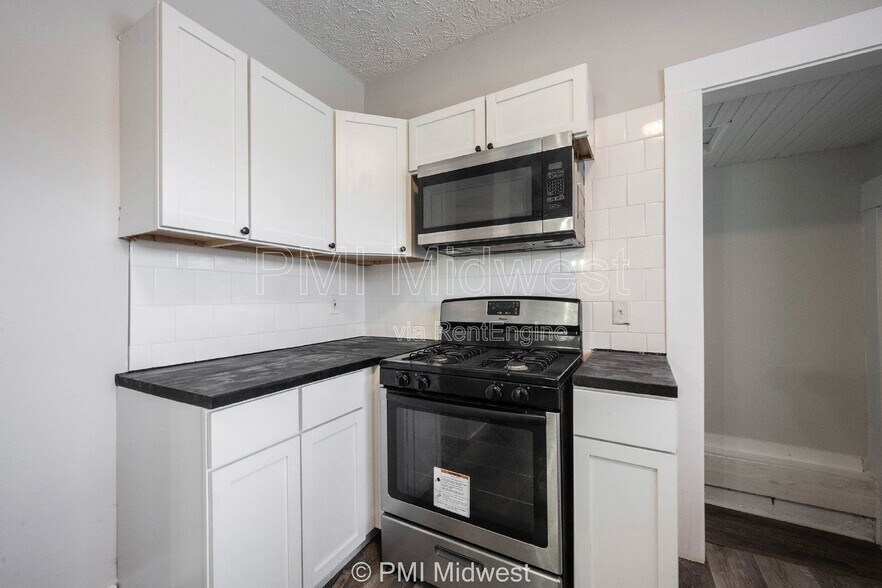 Building Photo - 729 N Bosart Ave