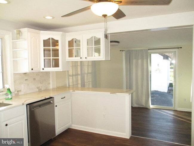 Building Photo - 121 Hoover Ave