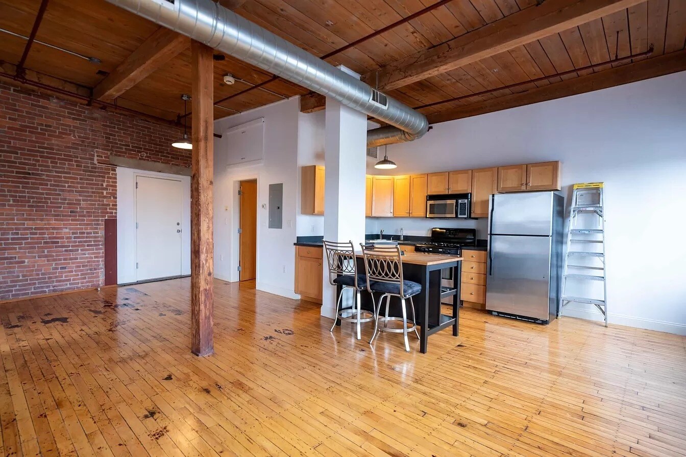 Building Photo - 244 Brighton Ave