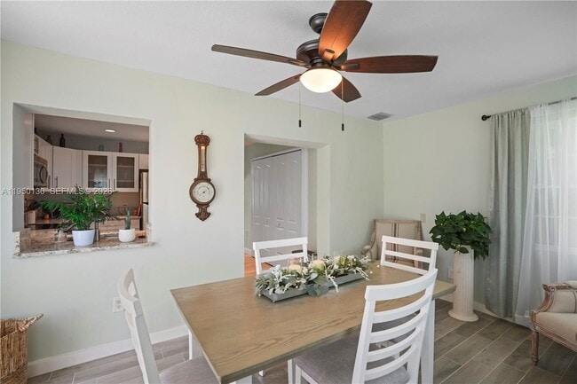 Building Photo - 142 NW 10th Ct