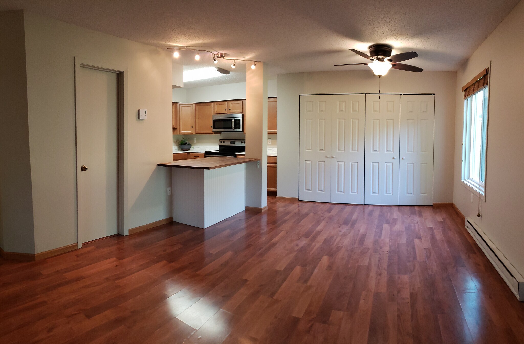 Building Photo - 720 W Village Rd