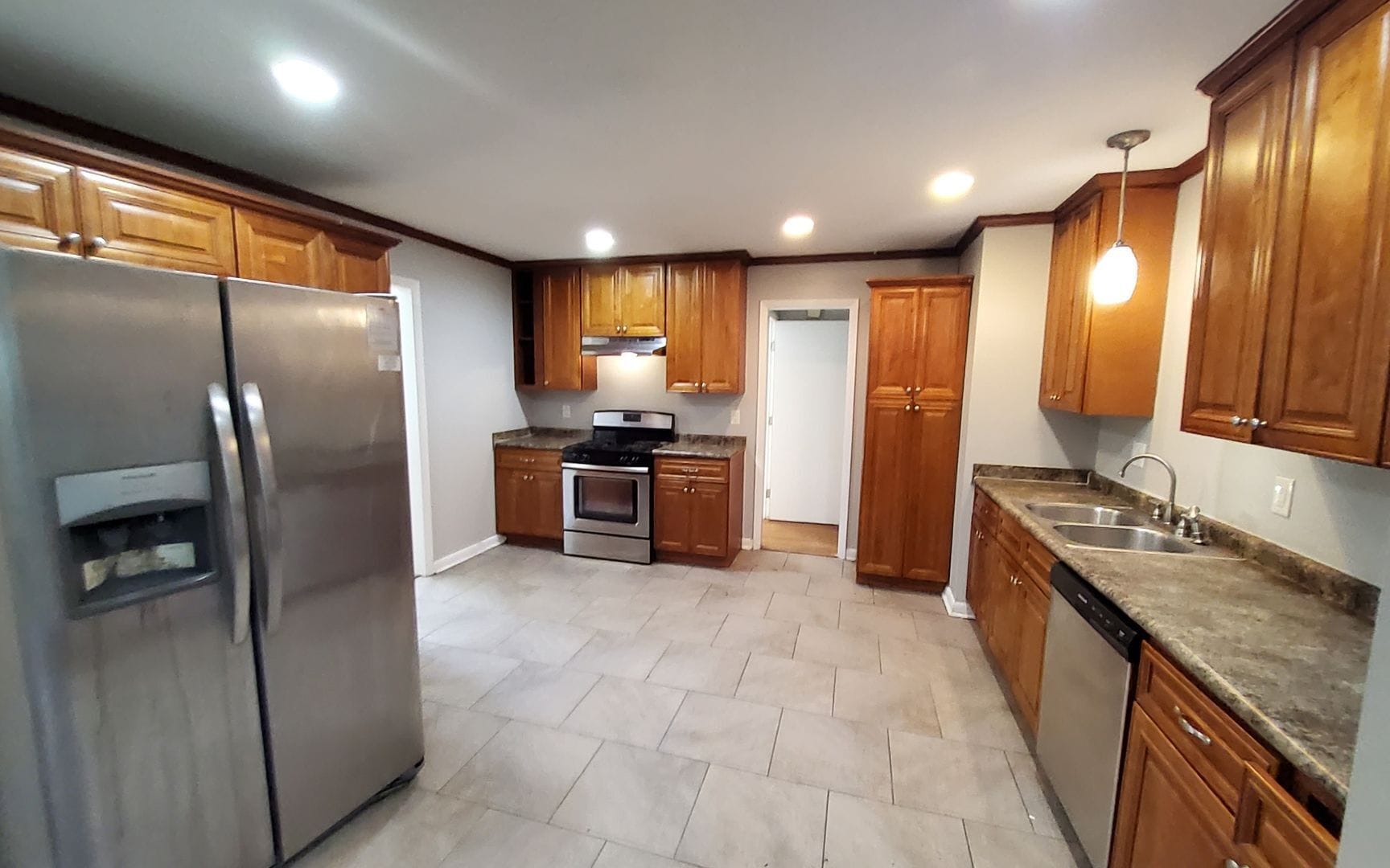 Building Photo - 555 Herzl St