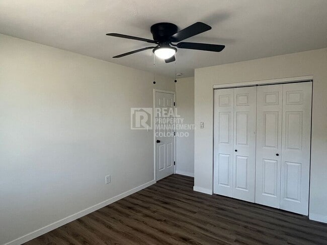 Building Photo - 18 Oak St