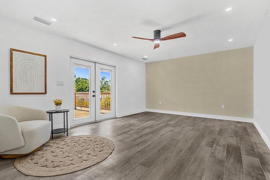 Building Photo - 650 69th Ave S