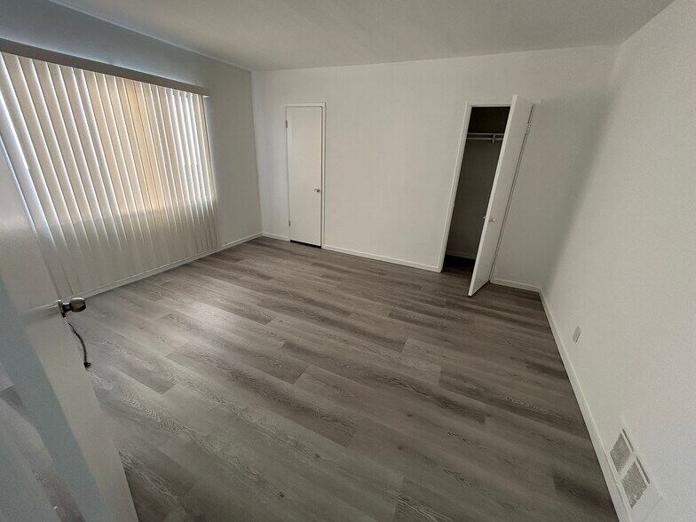 Building Photo - 1010 N Stanley Ave