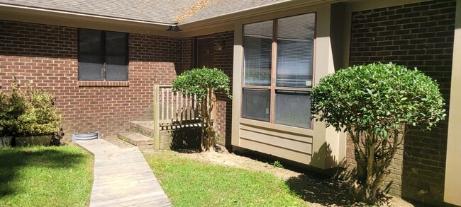 Primary Photo - 2809 Seclusion Ct