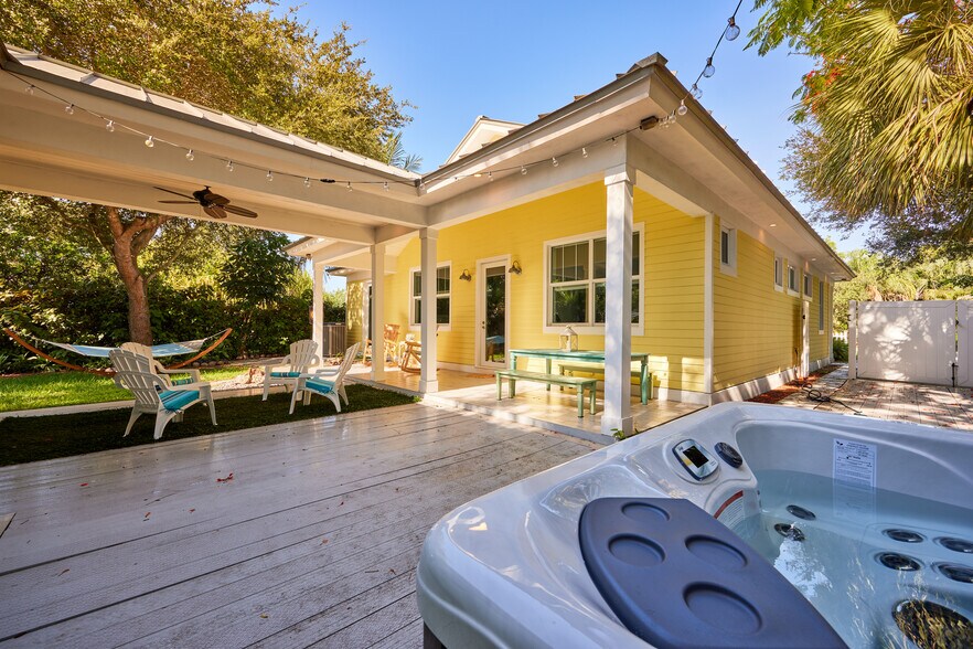 Building Photo - 1280 SW 25th Ave