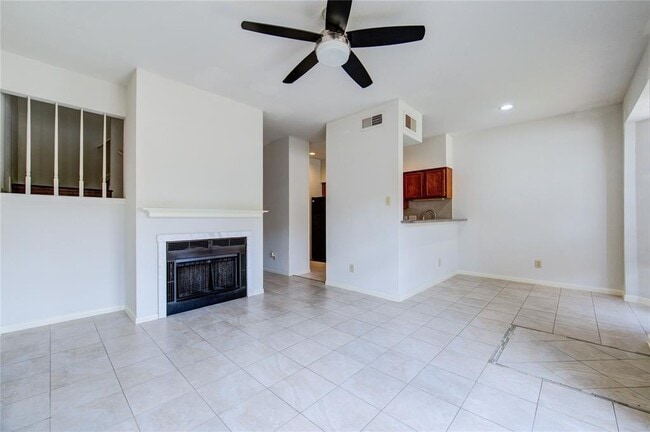 Building Photo - 2121 El Paseo St
