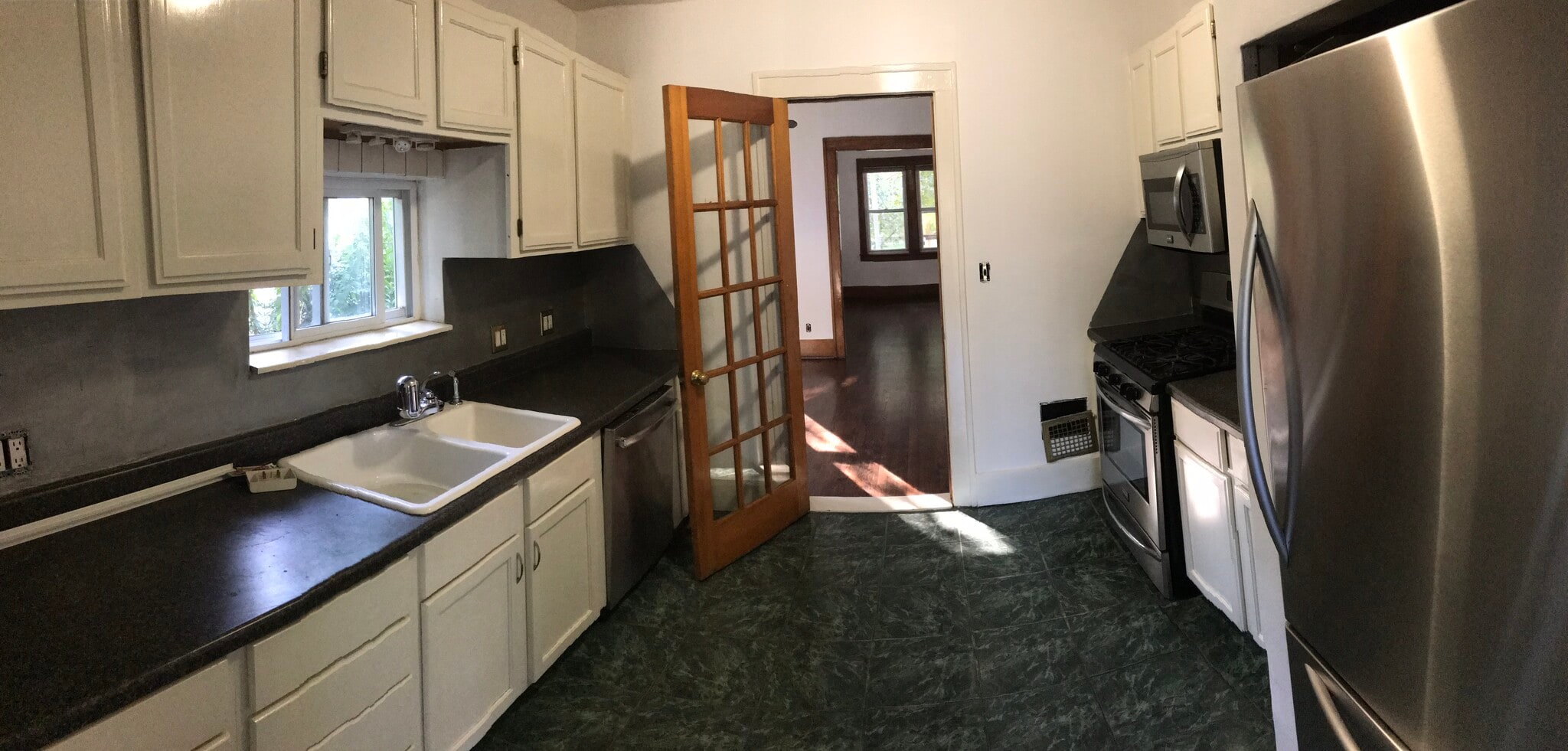 Building Photo - 819 Wyandotte Ave