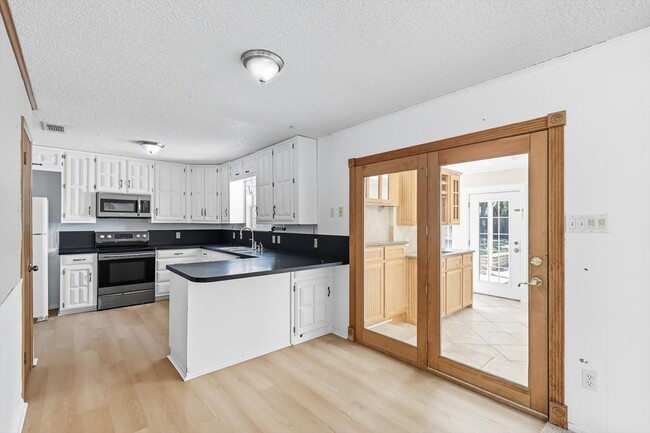 Building Photo - 5702 Teasley Ln