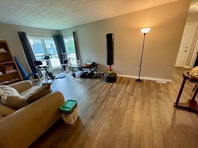 Building Photo - 4860 Sparrow Dr