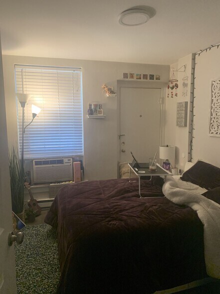 Building Photo - 52 Clearway St