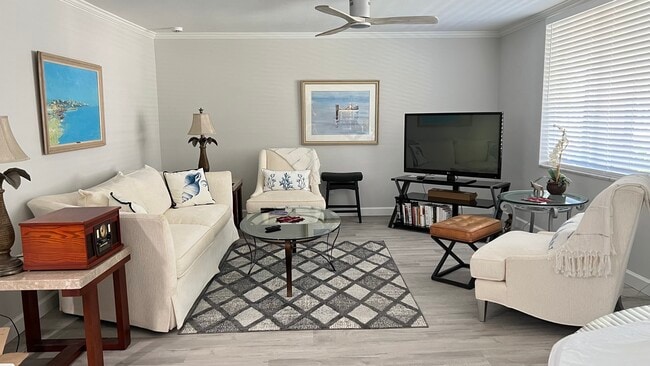 Living Rm - 1517 Chesapeake Ave