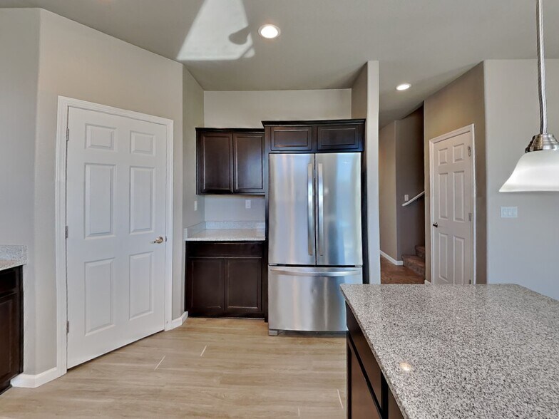 Building Photo - 3775 Thistledown Ct