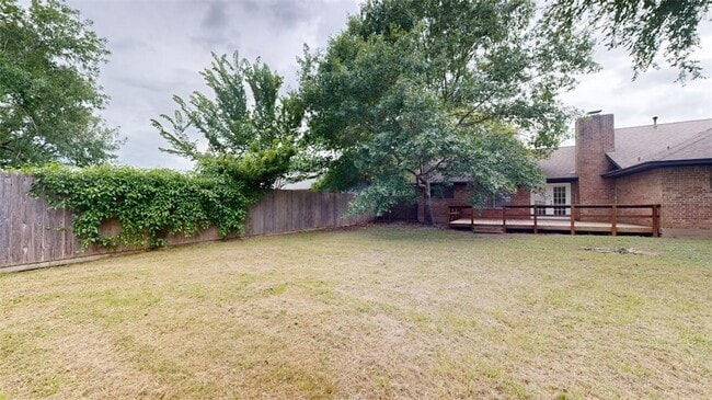 Building Photo - 2704 Wilderness Dr N