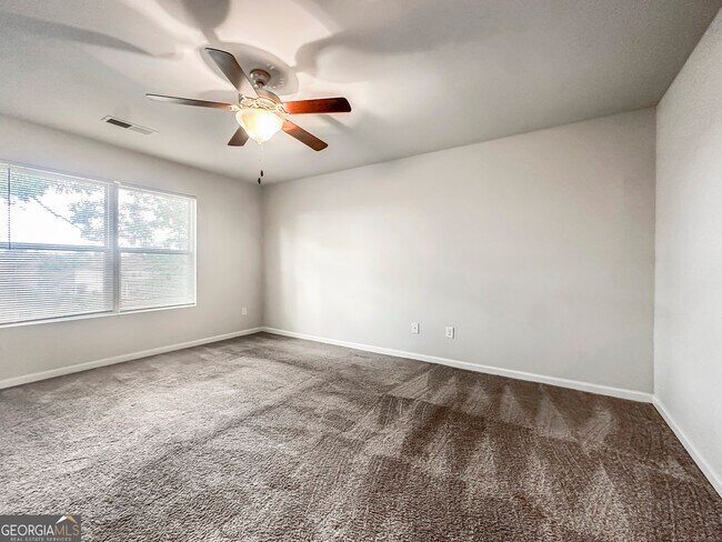 Building Photo - 196 Daisy Cir