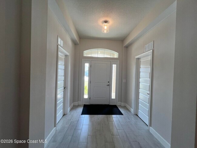 Building Photo - 8752 Waterstone Blvd