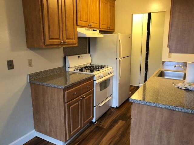 Kitchen2 - 3515 Chestnut Ave