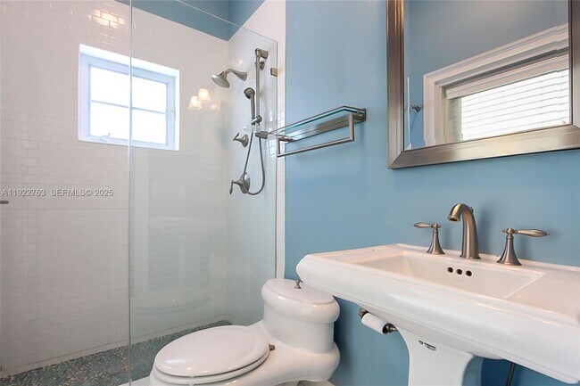 Building Photo - 1400 Alberca St