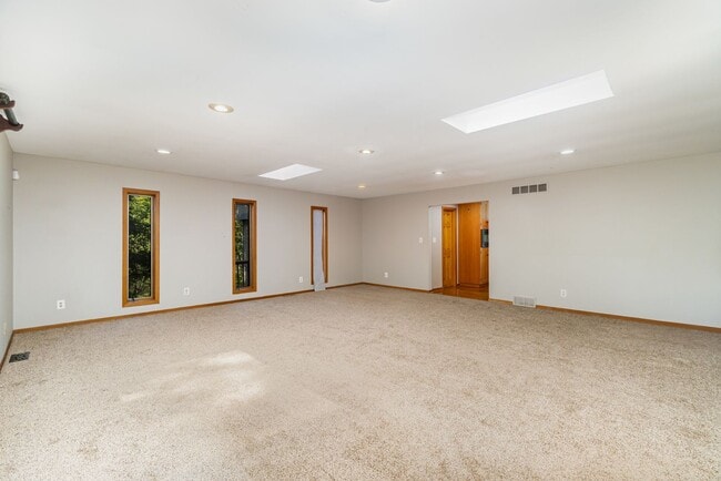 Building Photo - Stunning 4-Bedroom Home with 5 Full Baths + Hot Tub, Wooded Retreat