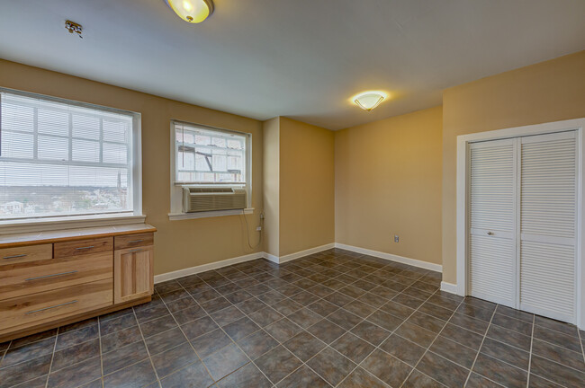 Flooring in the living room may be tiled or carpeted - The Vicksburg