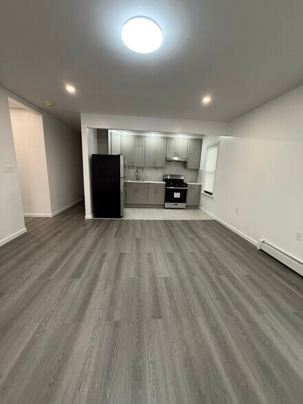 Building Photo - 55 Highlawn Ave
