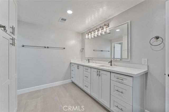 Building Photo - 25902 Serenata Dr