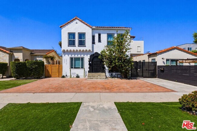 Building Photo - 3429 Edgehill Dr
