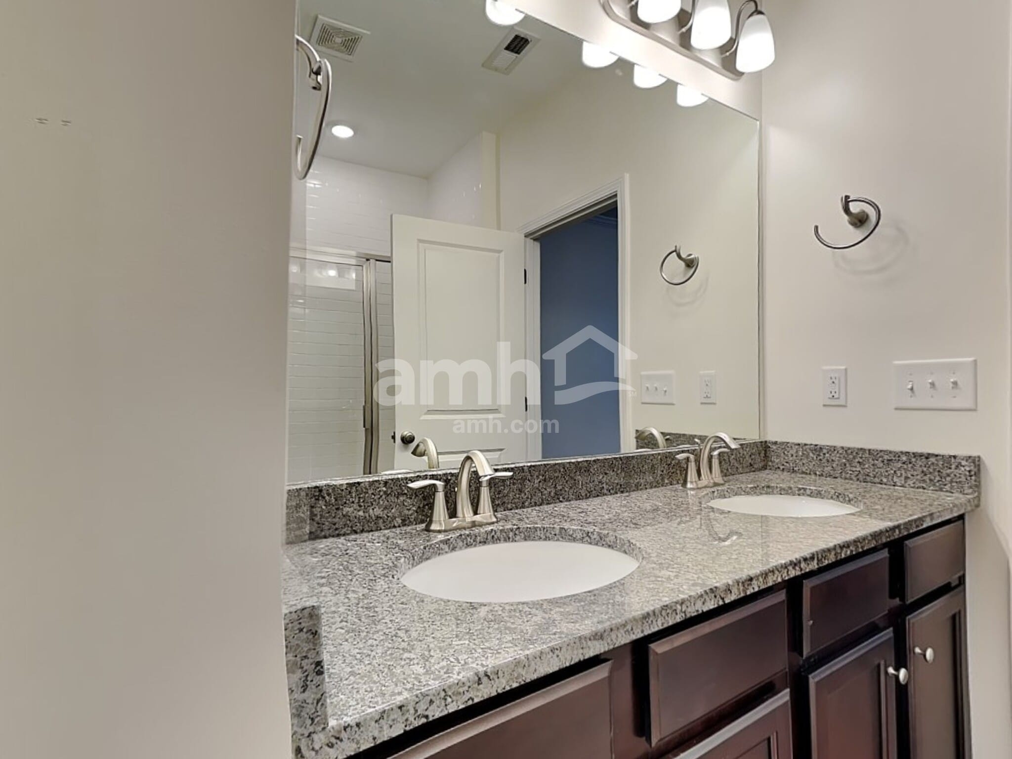 Building Photo - 231 Lake End Dr