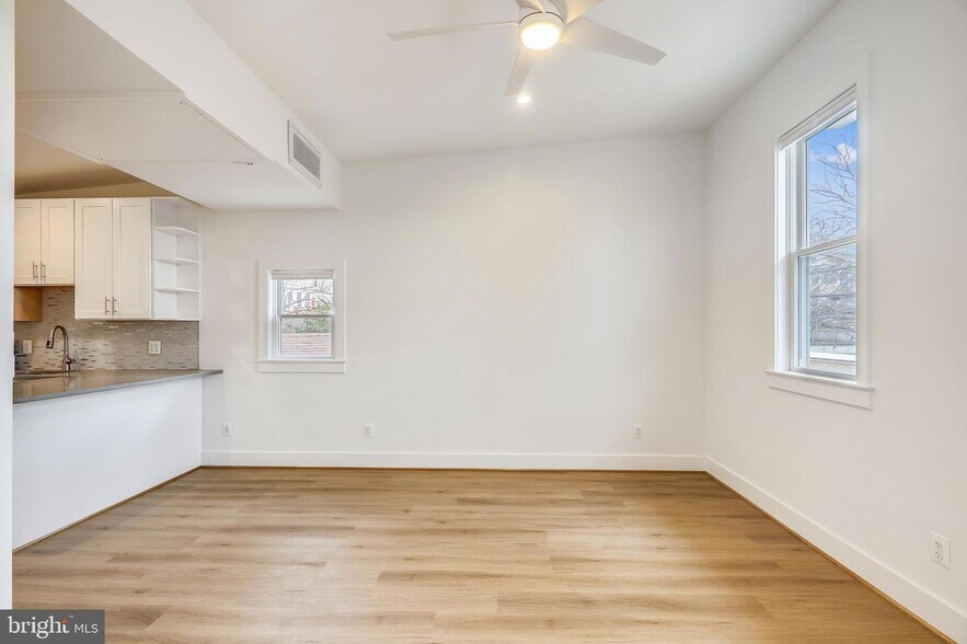 Building Photo - 314 Varnum St NW