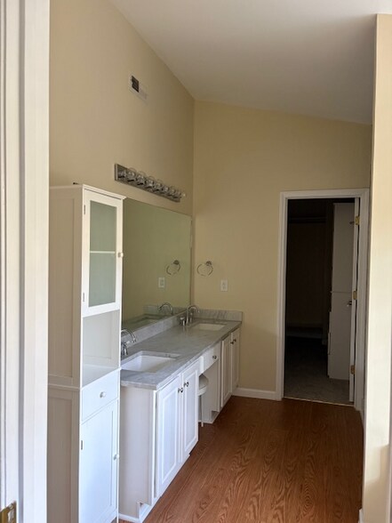 Building Photo - 8 Kilbreth Ave