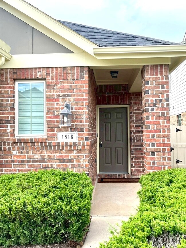 Building Photo - 1518 Summer City Dr