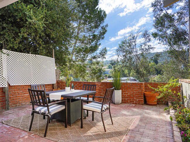 Building Photo - 4236 Ensenada Dr