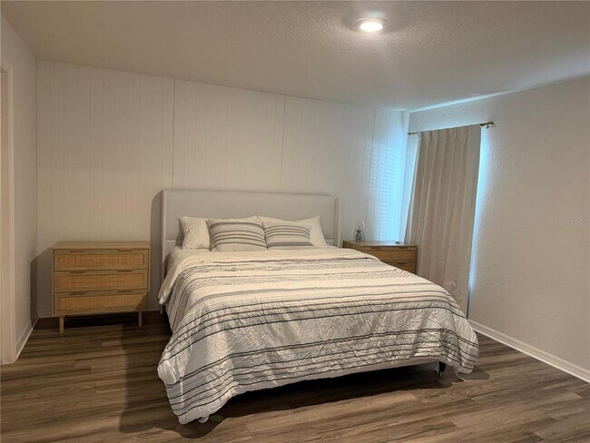 Building Photo - 319 Lily Ln