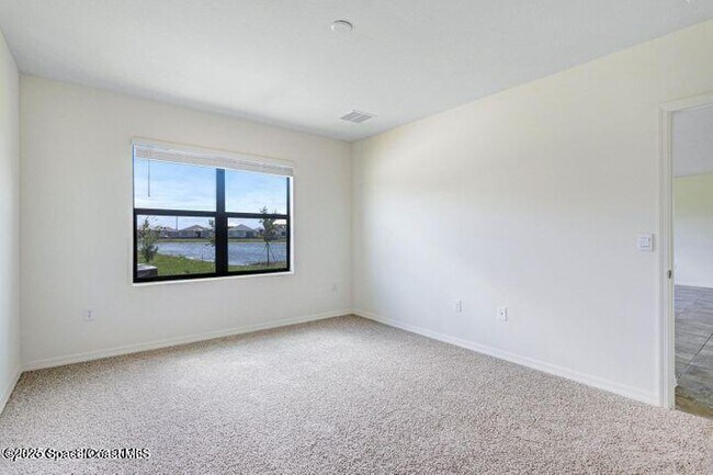 Building Photo - 1924 Capital Dr SE