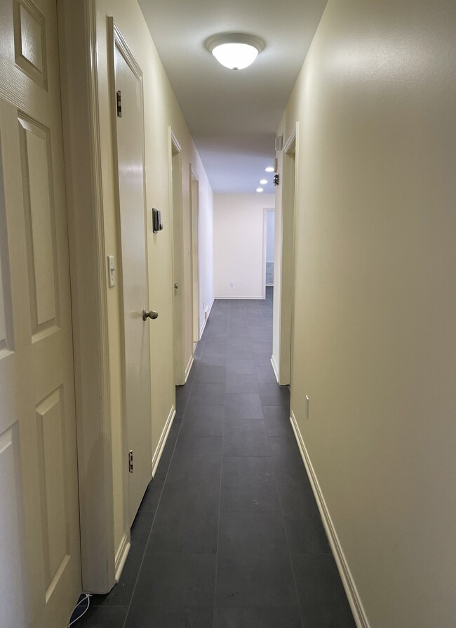 Building Photo - 4449 E 107th St