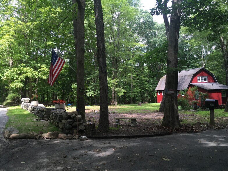 Primary Photo - 300 Chestnut Hill Rd