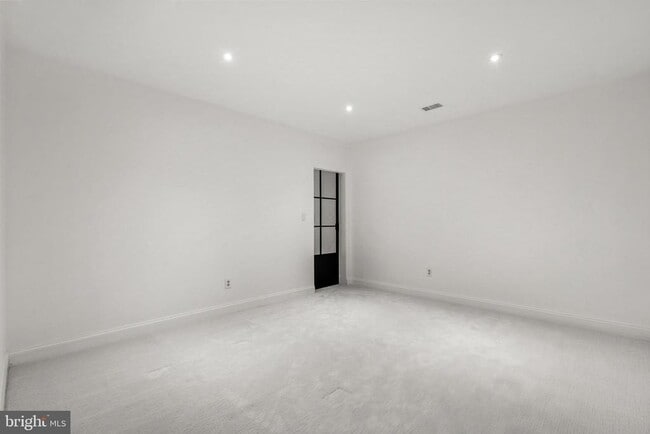 Building Photo - 1256 New Bedford Ln